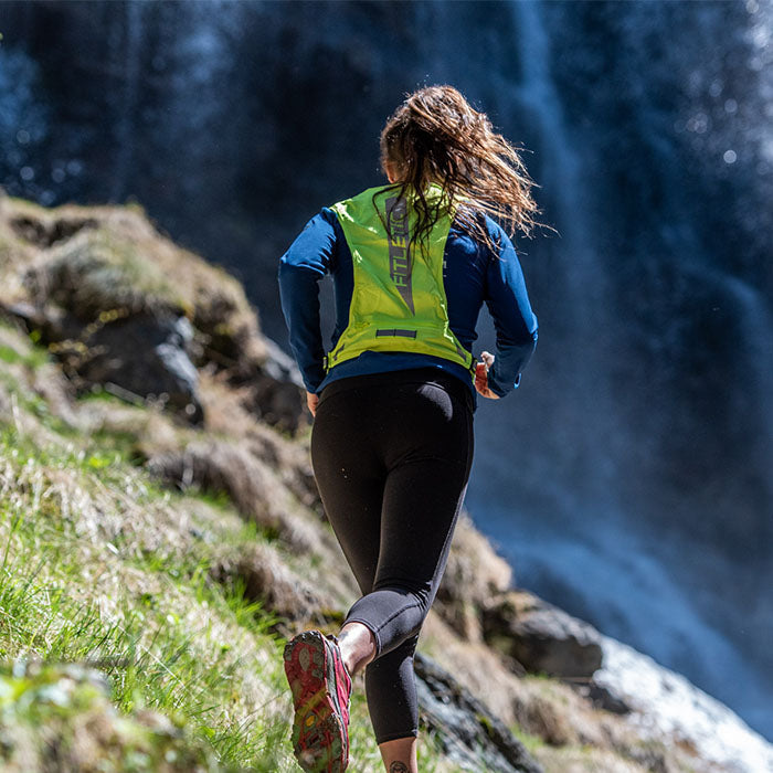 FITLETIC Glo Vest ゴーベスト ブラック/シルバー ランニング用ベスト