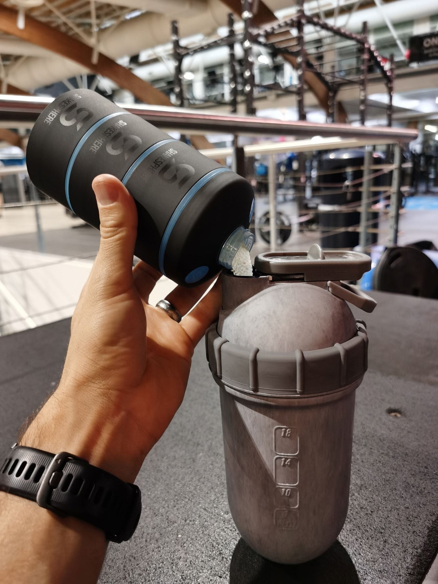 ShakeSphere プロテインパウダー スタッカブルストレージ コンテイナー85g 3オンス シアンブルー