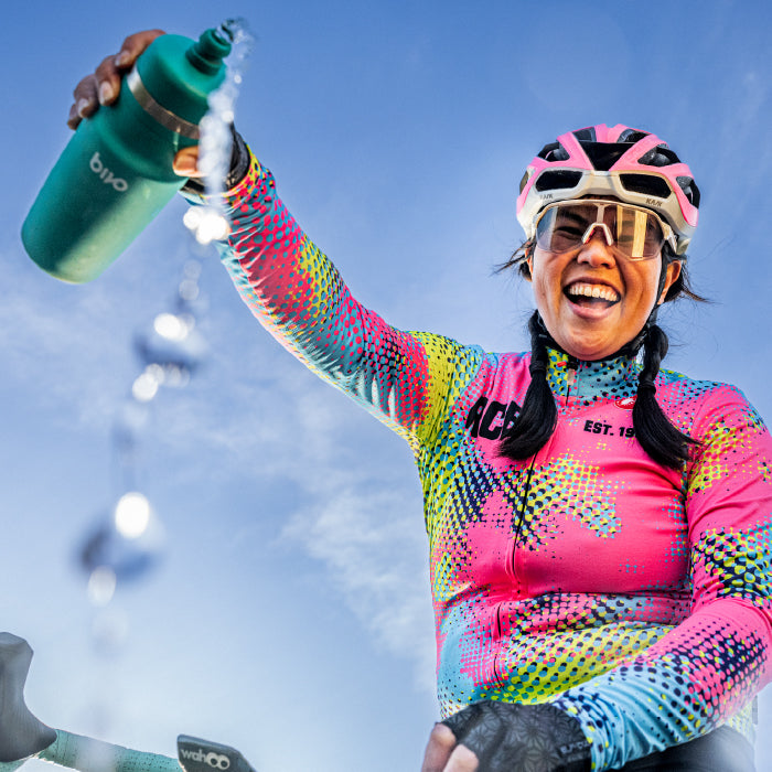 傾けるだけで素早く給水 Bivo Duo 740ml 軽量 ボトル（10色展開）